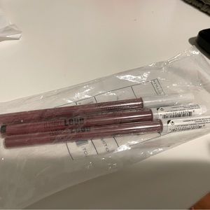 NYX- Trophy Life- Line Loud Lip Pencil 💕